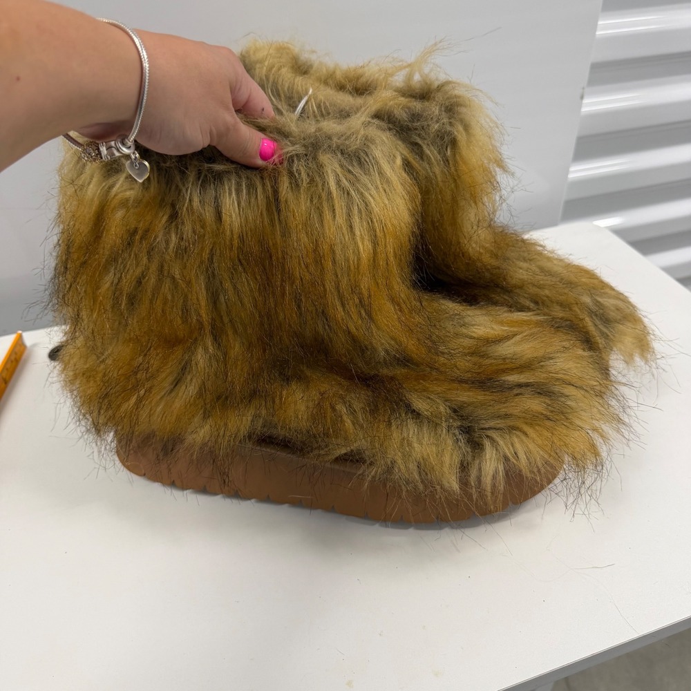 Brown Faux Fur Shaggy Platform Boots Size 10 Winter Snow Yeti Cozy Y2K Style